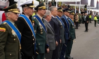 El director de la Policía y los integrantes de la cúpula militar que fueron condecorados. 