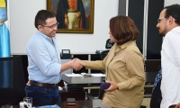 Rafael Martínez recibió a la superintendente de Servicios Públicos en la Alcaldía de Santa Marta.