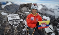 Ana María Giraldo en la cumbre del Carstensz. 