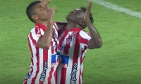 Edwuin Cetré celebrando el segundo gol de los 'tiburones' ante Atlético Bucaramanga.