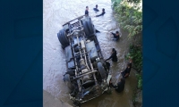 Camión de la Policía que cayó al río Tucurinca. 