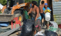 Desalojo de familias invasoras de predio en Bureche.