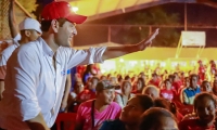 El Mello reunido con simpatizantes de su campaña en Fundación.