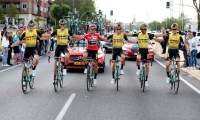 Primoz Roglic y su equipo, el Jumbo Visna.