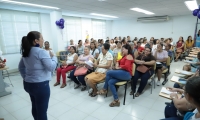 Capacitación en adornos navideños a mujeres samarias. 