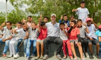 El Mello reunido con pequeños simpatizantes de su campaña.