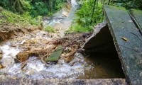 El derrumbe bloqueó el acceso al agua que capta la Planta del Río Piedras.