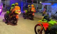 Policía del Atlántico llegando al lugar de los hechos. 