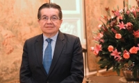 Fernando Ruiz Gómez es el nuevo Ministro de Salud.