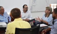 Sergio Díaz Granados, director de Colombia ante el BID, reunido con la alcaldesa Virna Johnson.
