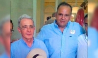 El senador Álvaro Uribe y José Guillermo 'Ñeñe' Hernández