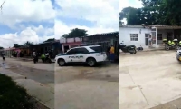 Varias patrullas de la Policía llegaron al lugar de los hechos.