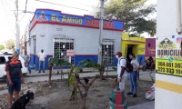 Huerta construida por vecinos residentes a los que no les han arreglado la calle.