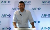 Jhon Jairo Toro, gerente de Air-e, en rueda de prensa con medios de comunicación.
