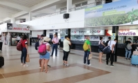 Pasajeros en la Terminal de Santa Marta.