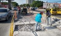 Este viernes se iniciaron nuevos arreglos en la avenida del Ferrocarril, en el sector del Mayor.