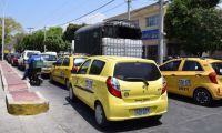 Conductores de taxi y de buses podrán vacunarse en una jornada especial.