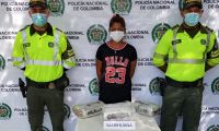 La mujer fue capturada por poseer el estupefaciente.
