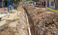 Labores de instalación de la tubería en Cristo Rey.