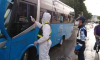 Alcaldía hizo campaña en los buses de transporte público.