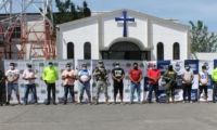 Armada de Colombia y la Policía capturan ocho personas por el delito de microtráfico.