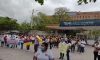 Protesta en frente al HUJMB.