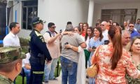 El ganadero Salim Haddad es recibido en su casa del barrio El Recreo de Montrería.