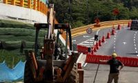 Recursos se utilizarán para la rehabilitación y el mejoramiento de cerca de 306 kilómetros de la malla vial entre Valle del Cauca y Cauca.