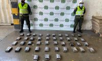 Con sofisticado equipo de rayos X incautan 44 mil gramos de cocaína.