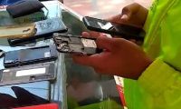 Logrando como resultado la incautación de 14 equipos móviles de diferentes marcas.