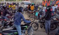 Motociclistas en el punto de encuentro.