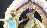 Los reyes infantiles ya coronados.