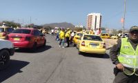 Presencia de las autoridades en sitios de concentración de taxistas.