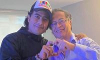 Nicolás Petro con su papá Gustavo Petro.