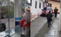 Momentos en que la Policía se enfrenta a bala con los delincuentes.