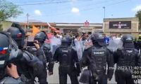 Llegada del Esmad a la glorieta.