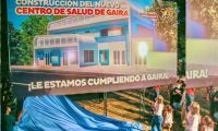 Valla anunciando el Centro de Salud de Gaira.