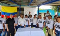 Imágenes de los primeros acercamientos entre las Autodefensas Conquistadores y el Gobierno.