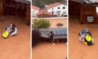 mujer siendo rescatada con su mascota.