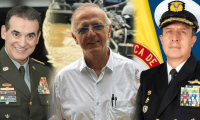 General William Salamanca; ministro de Defensa, Iván Velásquez; y el almirante Francisco Cubides.