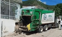 Carro de basura accidentado 
