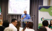 Encuentro del alcalde Carlos Pinedo con líderes de comerciantes en la ciudad.