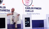 Alcalde Carlos Pinedo.