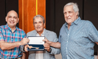 Jorge Luis Pinto, en compañía del alcalde Carlos Pinedo y Eduardo Dávila Armenta.