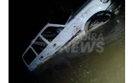 Camioneta donde quedaron atrapadas las victimas. 