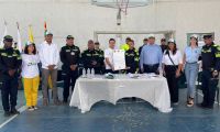 Secretario David Farelo Daza, fuerzas públicas y directivos y representantes de la IED.