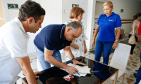 Firma de escritura para el nuevo Centro de Vida
