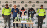 Policía incauta licor adulterado y detiene a tres en operativo en peaje de Tasajera
