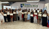 Fundación Puerto de Santa Marta impulsa bilingüismo: 21 jóvenes se gradúan en inglés