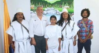 Luis Miguel Gómez, secretario de gobierno, en reunión con las comunidades indígenas.